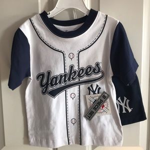 NY Yankees two piece set (shirt and shorts).